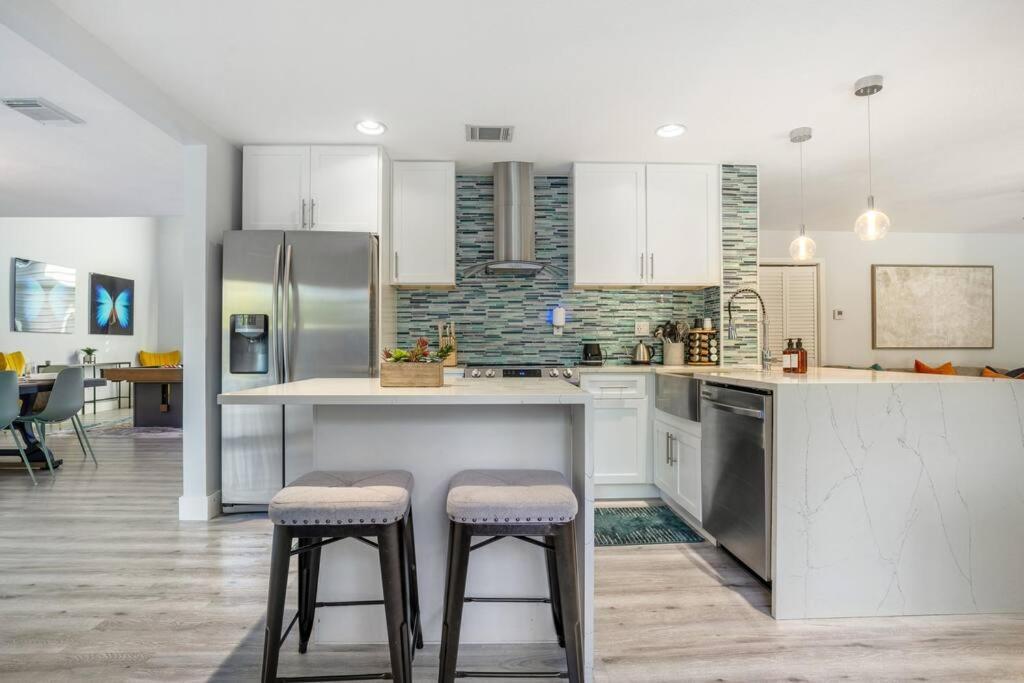 4 Bed 3 Bath Getaway Сasa de vacaciones Miami